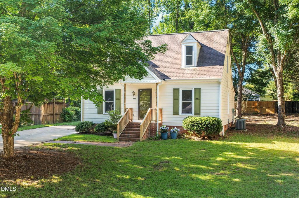 704 E Maple Lane, Fuquay Varina, NC 27526