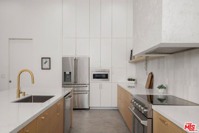 3949 N Glenalbyn Drive, Los Angeles, CA 90065