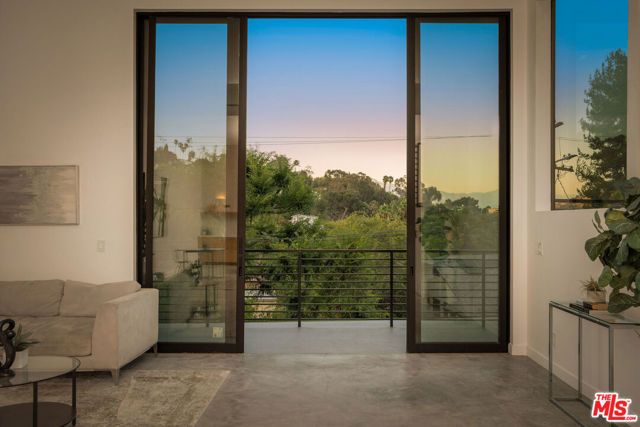 3949 N Glenalbyn Drive, Los Angeles, CA 90065