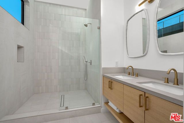 3949 N Glenalbyn Drive, Los Angeles, CA 90065
