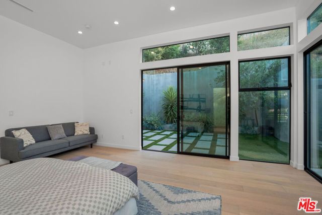 3949 N Glenalbyn Drive, Los Angeles, CA 90065