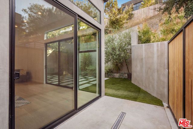 3949 N Glenalbyn Drive, Los Angeles, CA 90065