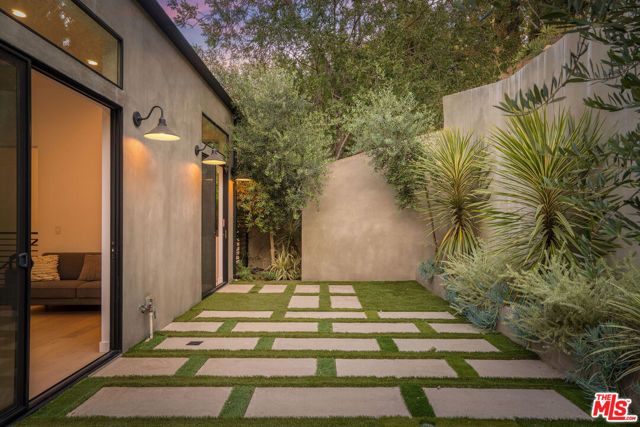 3949 N Glenalbyn Drive, Los Angeles, CA 90065