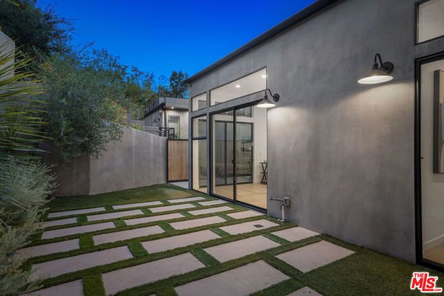 3949 N Glenalbyn Drive, Los Angeles, CA 90065