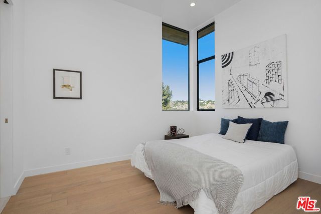 3949 N Glenalbyn Drive, Los Angeles, CA 90065