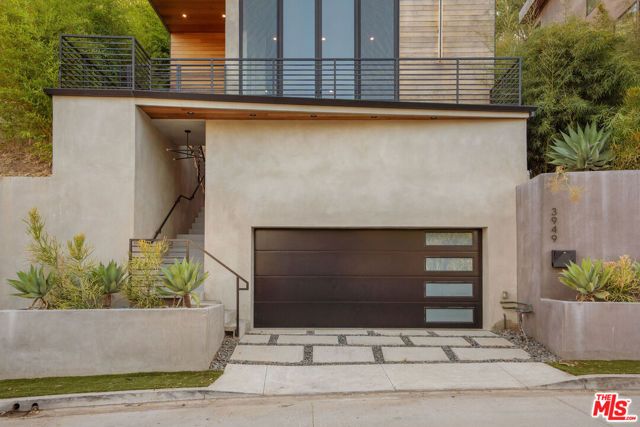 3949 N Glenalbyn Drive, Los Angeles, CA 90065