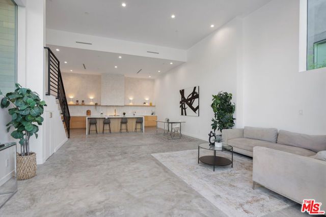 3949 N Glenalbyn Drive, Los Angeles, CA 90065