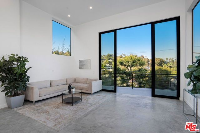 3949 N Glenalbyn Drive, Los Angeles, CA 90065