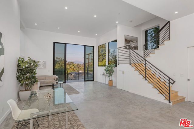 3949 N Glenalbyn Drive, Los Angeles, CA 90065