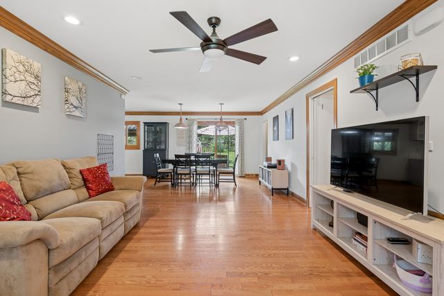 956 Bryn Mawr Avenue, Bartlett, IL 60103