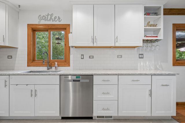 956 Bryn Mawr Avenue, Bartlett, IL 60103