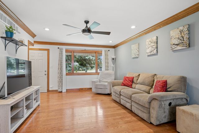 956 Bryn Mawr Avenue, Bartlett, IL 60103