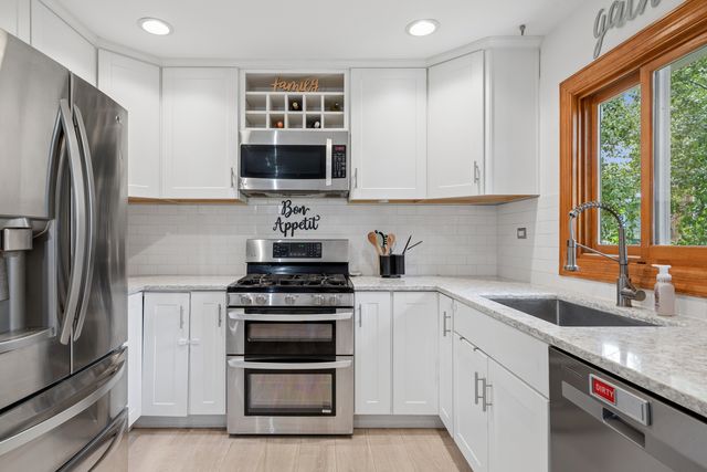 956 Bryn Mawr Avenue, Bartlett, IL 60103