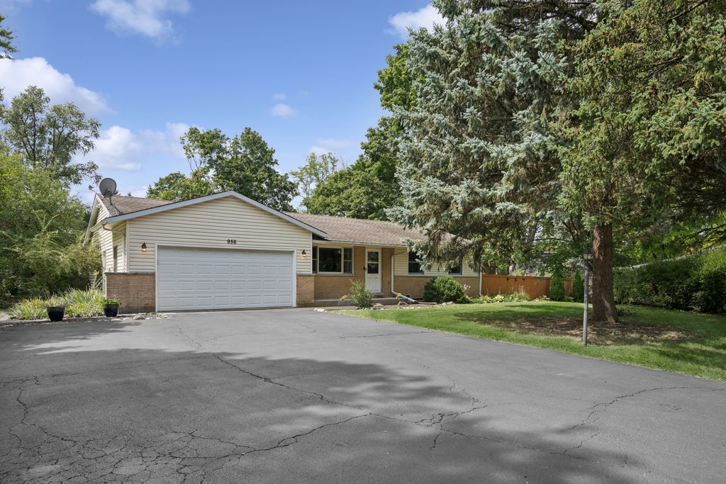 956 Bryn Mawr Avenue, Bartlett, IL 60103