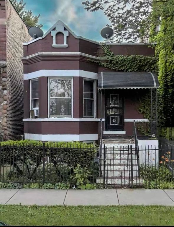 4849 W Gladys Avenue 1, Chicago, IL 60644