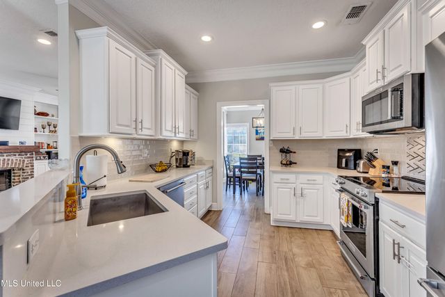 15336 Lakeview Court, Gulfport, MS 39503