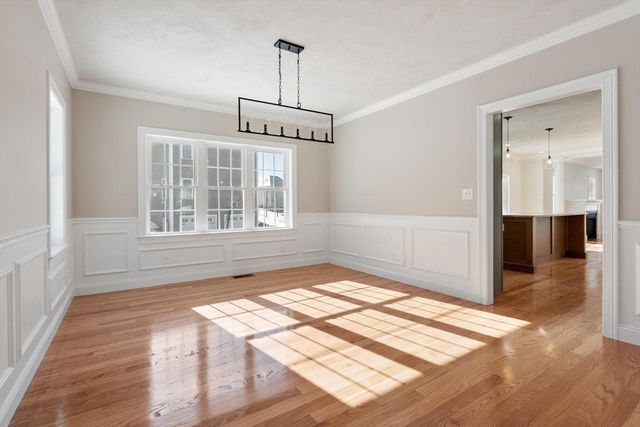 2 Clover Glen Circle, Shrewsbury, MA 01545