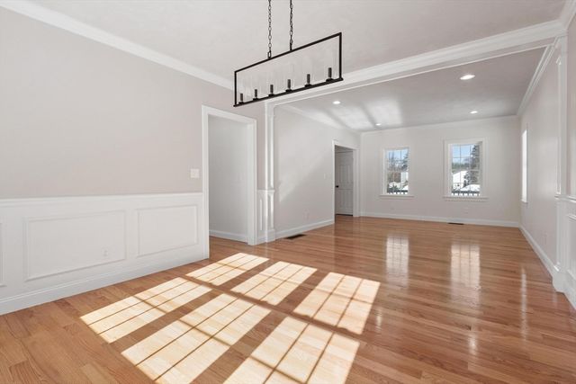 2 Clover Glen Circle, Shrewsbury, MA 01545