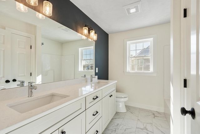 2 Clover Glen Circle, Shrewsbury, MA 01545