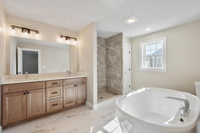 2 Clover Glen Circle, Shrewsbury, MA 01545