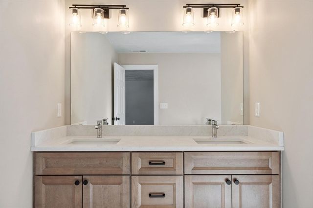 2 Clover Glen Circle, Shrewsbury, MA 01545