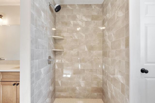 2 Clover Glen Circle, Shrewsbury, MA 01545