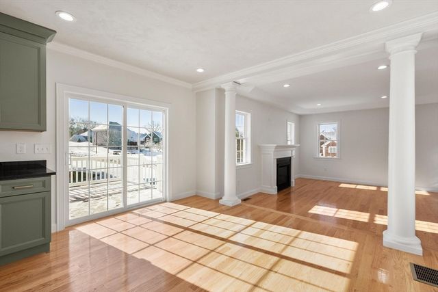 2 Clover Glen Circle, Shrewsbury, MA 01545