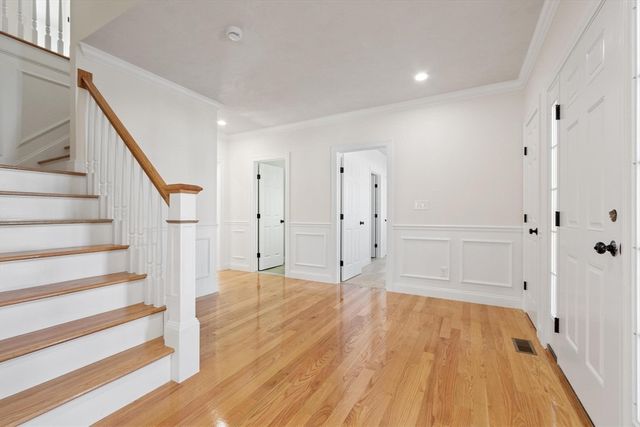 2 Clover Glen Circle, Shrewsbury, MA 01545