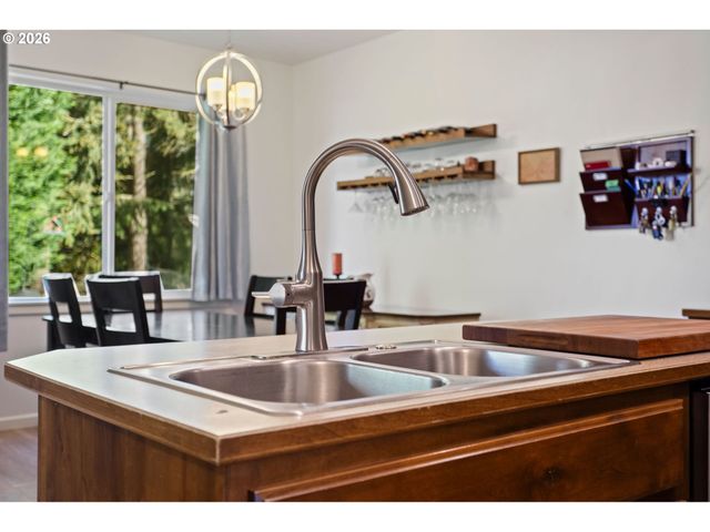 124 W JOHANNA Ct, Newberg, OR 97132