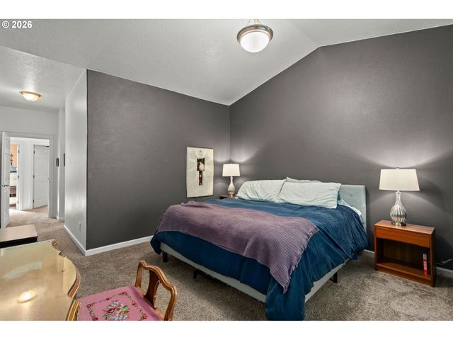 124 W JOHANNA Ct, Newberg, OR 97132