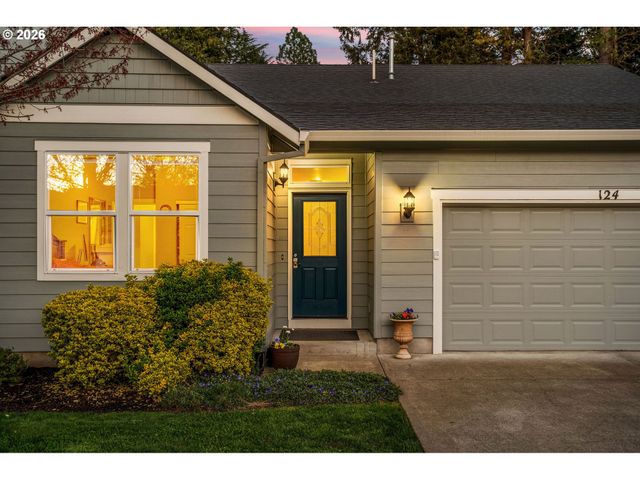 124 W JOHANNA Ct, Newberg, OR 97132