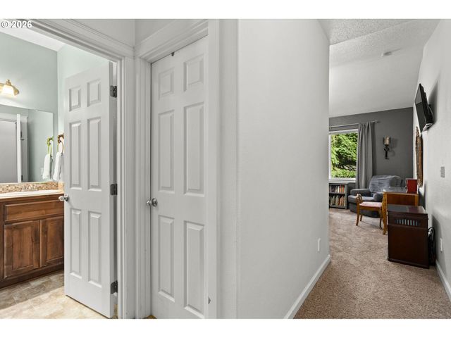 124 W JOHANNA Ct, Newberg, OR 97132