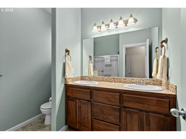 124 W JOHANNA Ct, Newberg, OR 97132