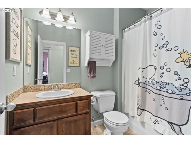 124 W JOHANNA Ct, Newberg, OR 97132