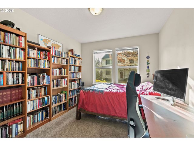 124 W JOHANNA Ct, Newberg, OR 97132