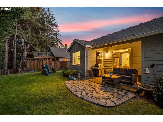 124 W JOHANNA Ct, Newberg, OR 97132