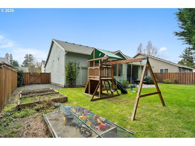 124 W JOHANNA Ct, Newberg, OR 97132