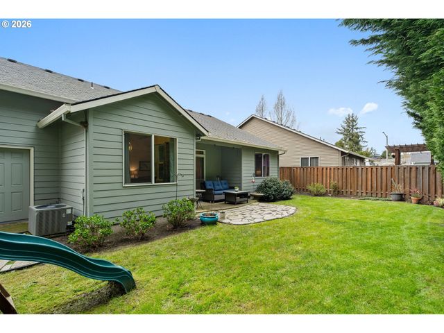 124 W JOHANNA Ct, Newberg, OR 97132