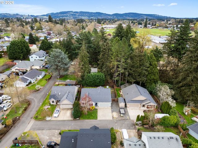 124 W JOHANNA Ct, Newberg, OR 97132