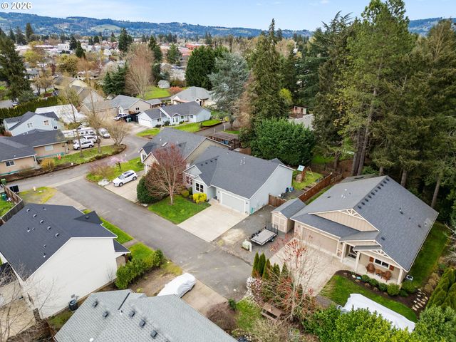 124 W JOHANNA Ct, Newberg, OR 97132