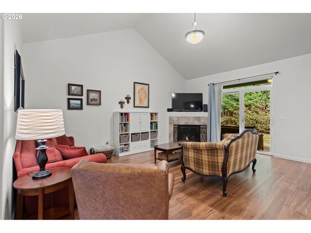 124 W JOHANNA Ct, Newberg, OR 97132