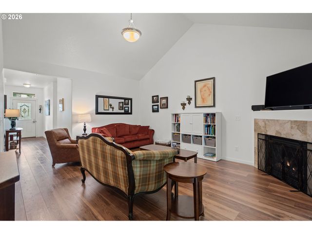 124 W JOHANNA Ct, Newberg, OR 97132