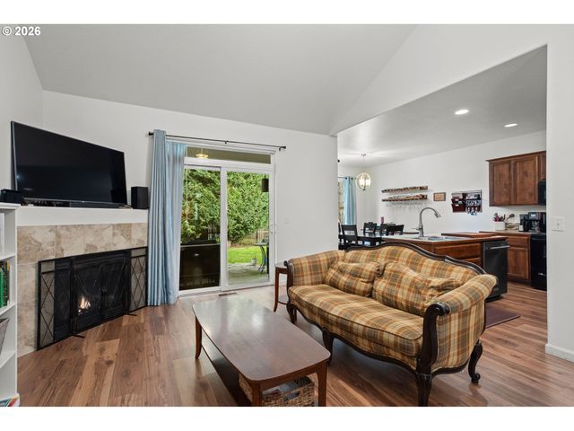 124 W JOHANNA Ct, Newberg, OR 97132