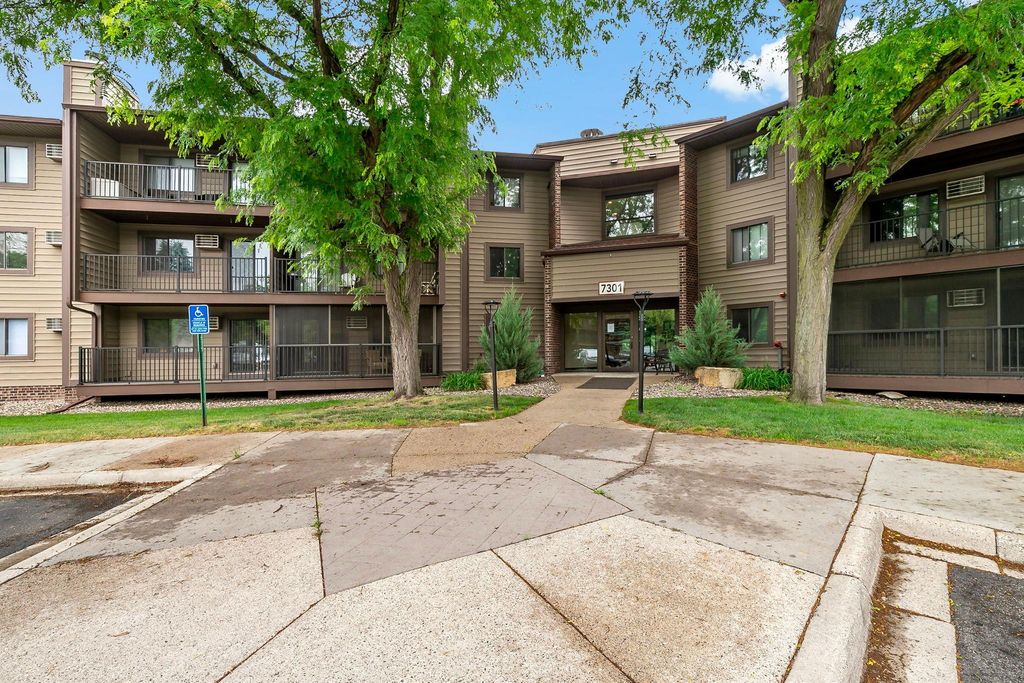 7301 W 101st Street 210, Bloomington, MN 55438
