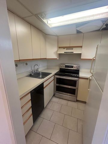 135 W Main Street APT 41, Hyannis, MA 02601