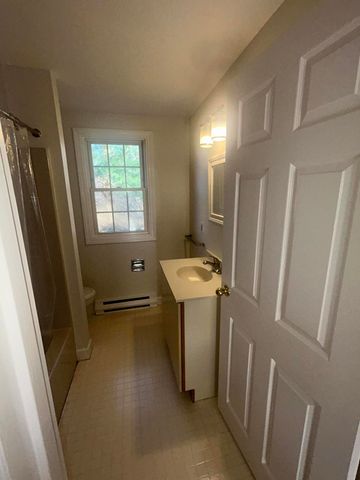 135 W Main Street APT 41, Hyannis, MA 02601