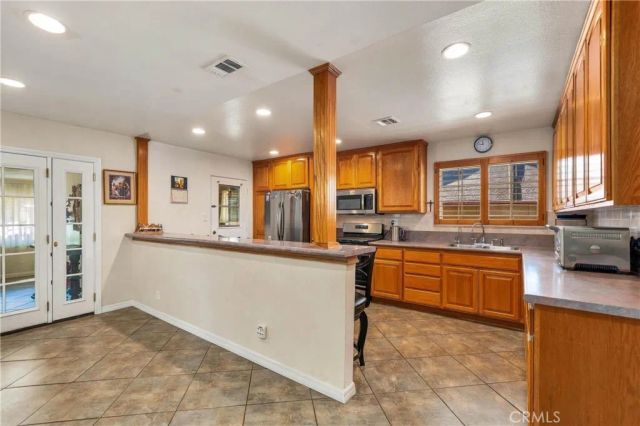 14933 Merrill Avenue, Fontana, CA 92335
