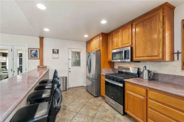 14933 Merrill Avenue, Fontana, CA 92335