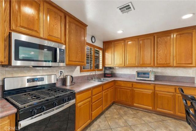 14933 Merrill Avenue, Fontana, CA 92335