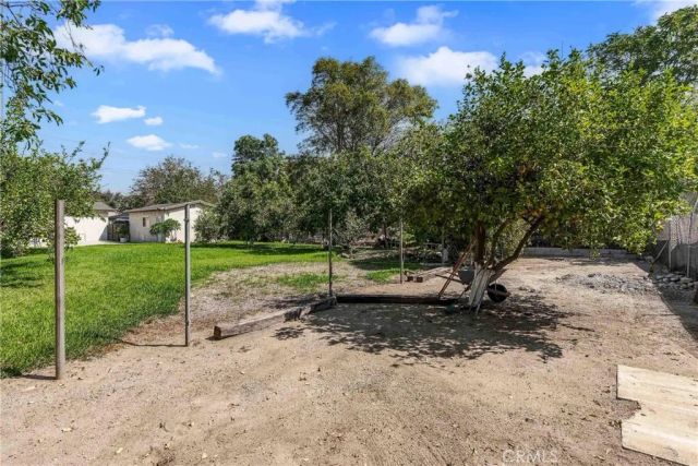 14933 Merrill Avenue, Fontana, CA 92335